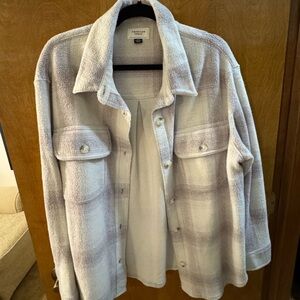 American Eagle Oversized Plaid Fleece & Love Shacket. Gray. Large